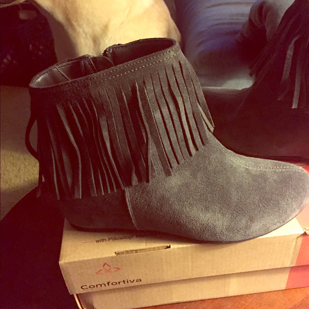 NWOT Comfortiva Suede Fringe Bootie Great Gift♥️